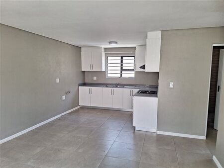 3 Bedroom Cluster in Grassy Park