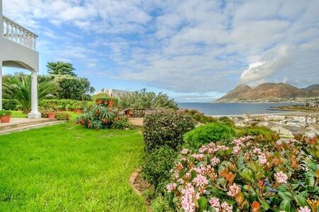 2 Bedroom house to rent in Glencairn Heights, Simons Town