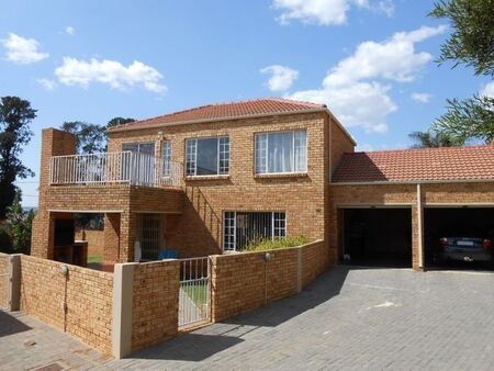 3 Bedroom townhouse - sectional to rent in Amorosa, Roodepoort