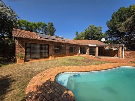 4 Bedroom House in Sonneglans