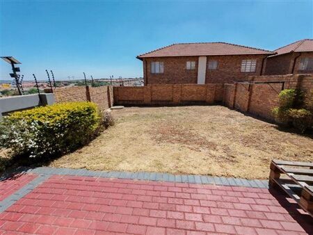 3 Bedroom Townhouse in Kosmosdal