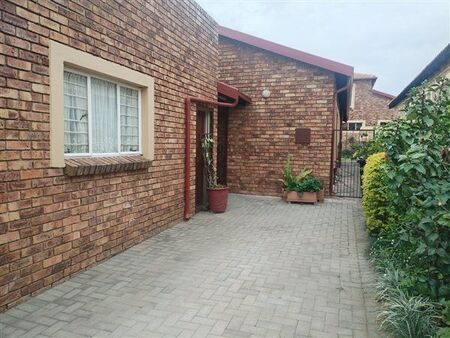 4 Bedroom Townhouse in Allens Nek