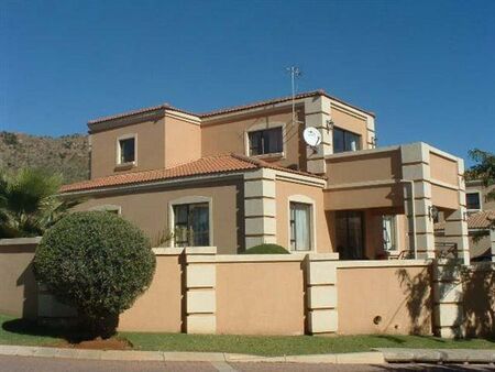 3 Bedroom House in Featherbrooke Estate