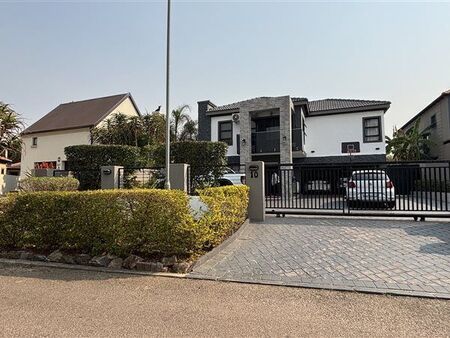 5 Bedroom House in Silver Lakes Golf Estate