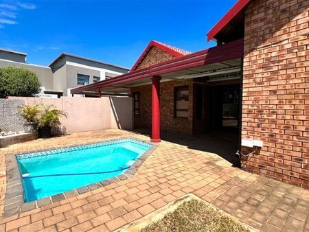 3 Bedroom House in The Meadows