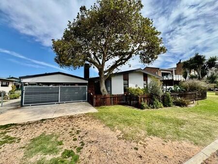 5 Bedroom House in Stilbaai Wes