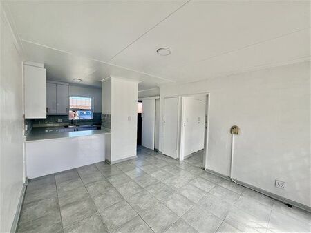 1 Bedroom Flat in Westcliff