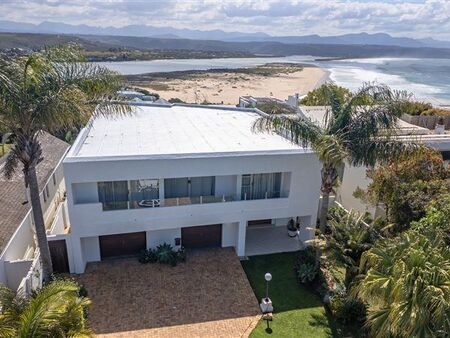 4 Bedroom House in Plettenberg Bay