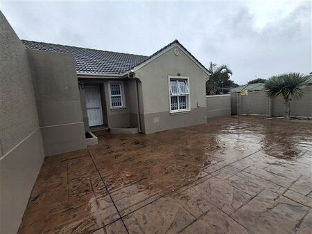 3 Bedroom House in Sunningdale