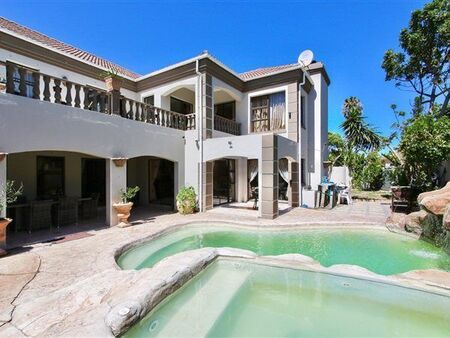 6 Bedroom House in Sunset Beach