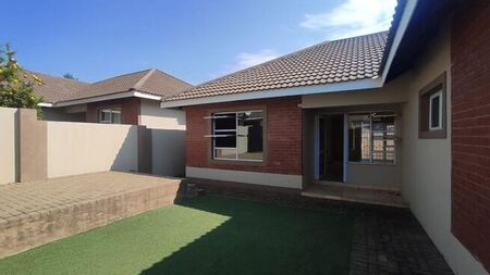 3 Bedroom townhouse - sectional to rent in Shellyvale, Bloemfontein