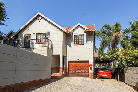 4 Bedroom Townhouse in Equestria