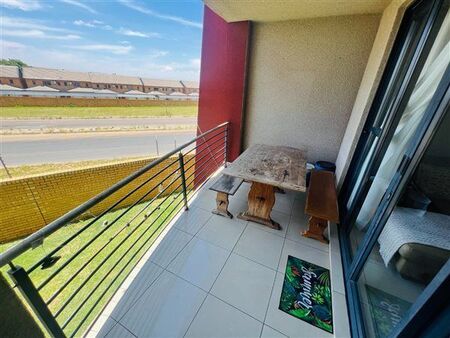 2 Bedroom Apartment in Rooihuiskraal North