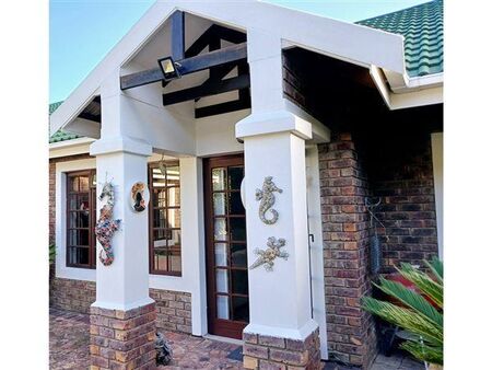 2 Bedroom House in Old Place