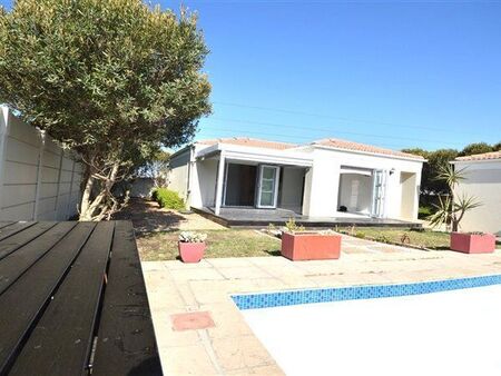 3 Bedroom House in Sunningdale