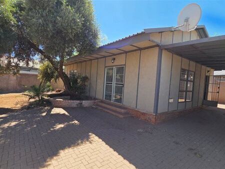 2 Bedroom Flat in Postmasburg