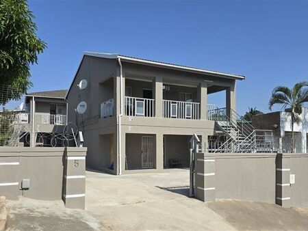 2 Bedroom Flat in Shastri Park