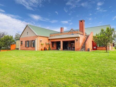 4 Bedroom House in Boschkop