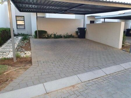 3 Bedroom Simplex in Jackal Creek Golf Estate