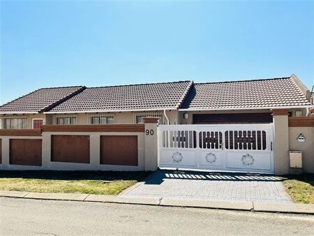 3 Bedroom House in Meredale