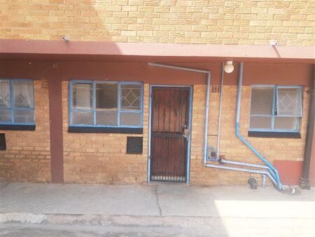 Bachelor apartment in Dawnview