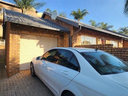 2 Bedroom Apartment in Rooihuiskraal North