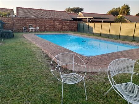 2 Bedroom Townhouse in Pierre van Ryneveld