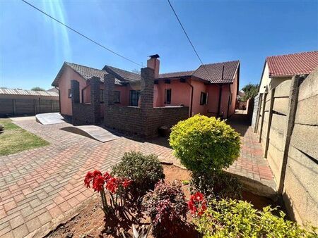 3 Bedroom House in Witpoortjie