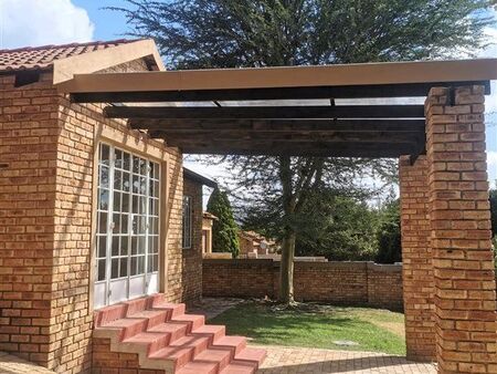 3 Bedroom Townhouse in Honeydew Manor