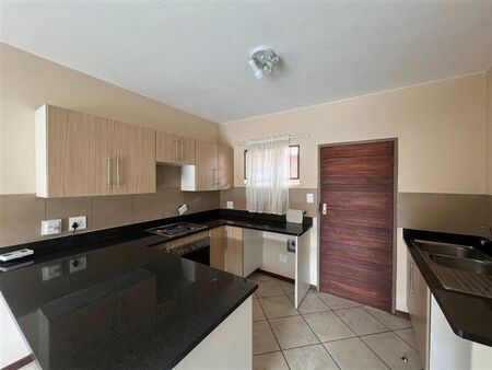 2 Bedroom Apartment in Mooikloof Ridge