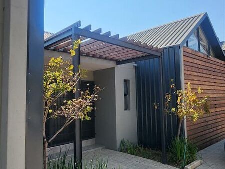 3 Bedroom Simplex in Ashlea Gardens