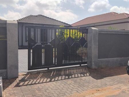 2 Bedroom House in Protea Glen