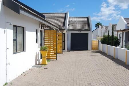 3 Bedroom House in Golden Mile