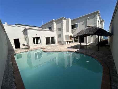 5 Bedroom House in Table View