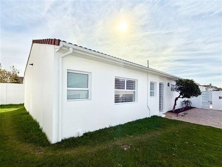 3 Bedroom House in Table View
