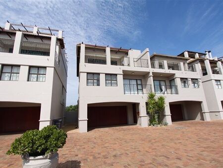 3 Bedroom Townhouse in Bloubergstrand