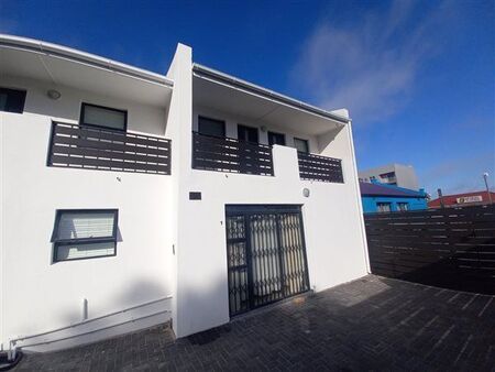 2 Bedroom Apartment in Table View