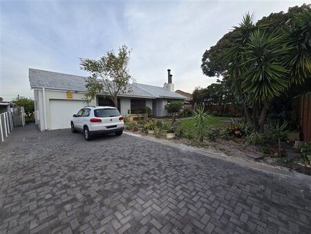 4 Bedroom House in Table View