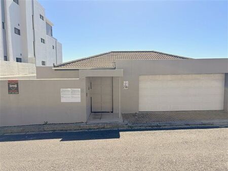 4 Bedroom House in Sea Point