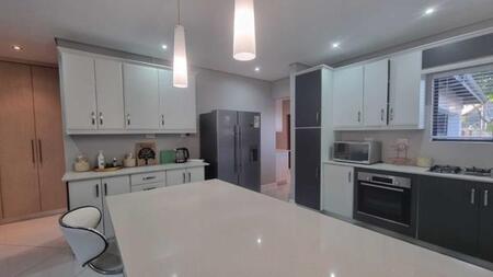 4 Bedroom House in Meer En See