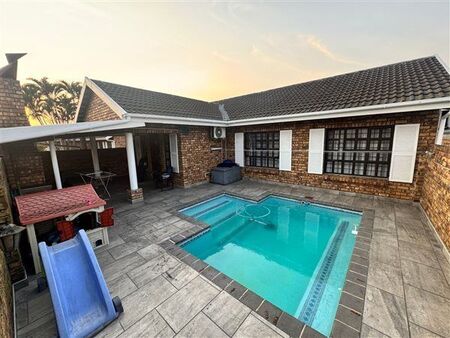 3 Bedroom Simplex in Arboretum