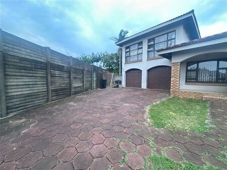 5 Bedroom House in Meer En See