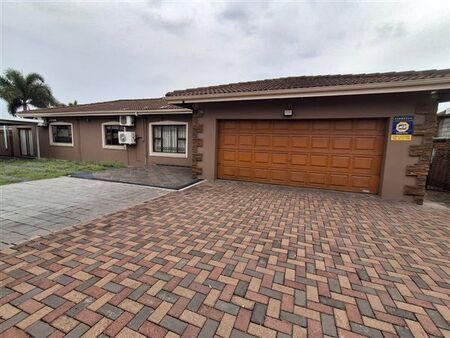 4 Bedroom Duet in Birdswood