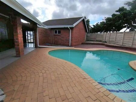 4 Bedroom House in Veld En Vlei