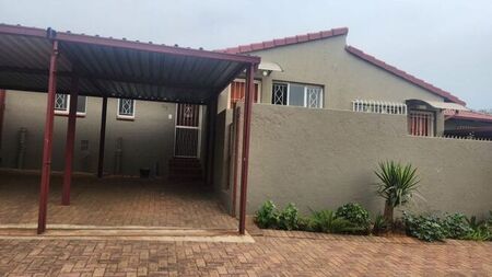 2 Bedroom townhouse - sectional to rent in Georginia, Roodepoort