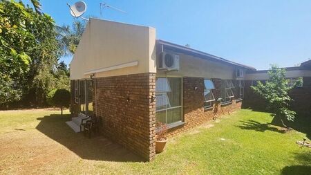3 Bedroom townhouse - sectional to rent in Garsfontein, Pretoria
