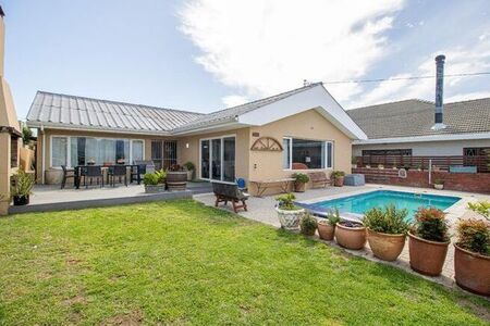 4 Bedroom house to rent in Strand North