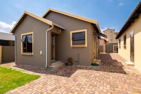 3 Bedroom House in Fleurhof