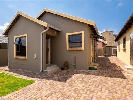 3 Bedroom House in Fleurhof