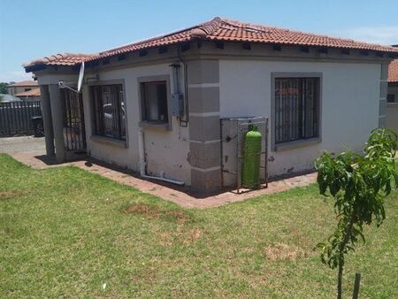 3 Bedroom House in Quellerie Park